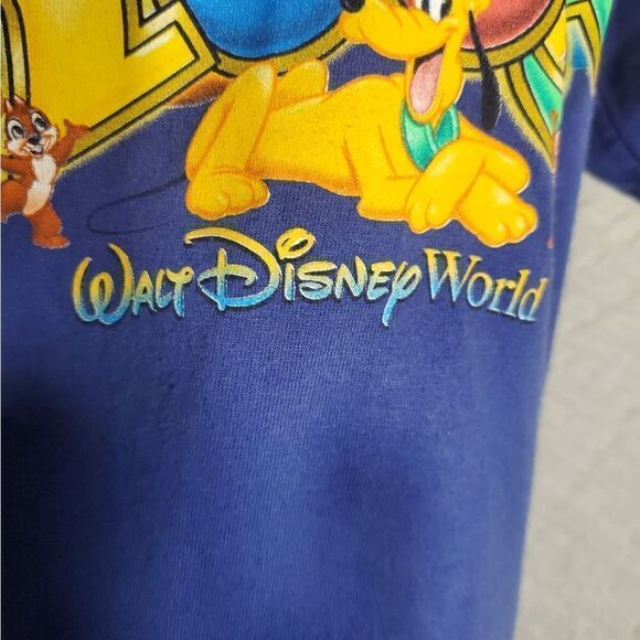 Disney 2005 Graphic T-Shirt Size - Picture 8 of 8